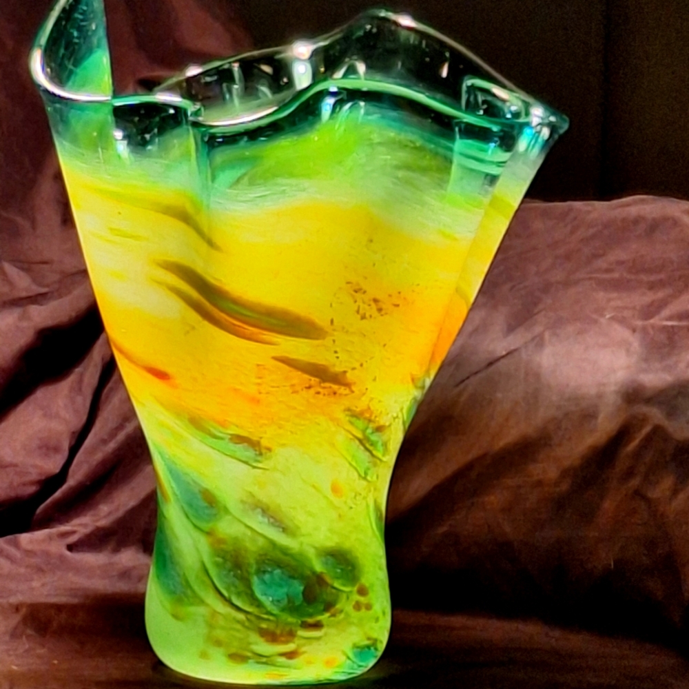 Vase - Picture 3 of 12